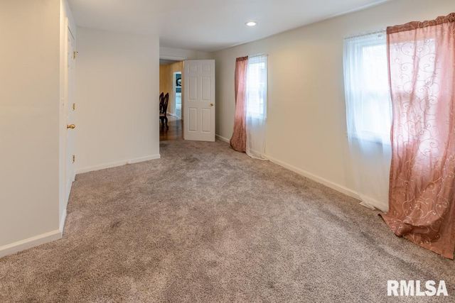 2708 BLOOMINGTON Road, East Peoria, IL 61611