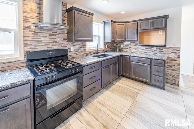 2708 BLOOMINGTON Road, East Peoria, IL 61611