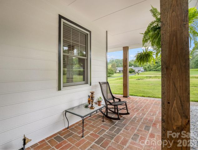 213 Raintree Drive, Hendersonville, NC 28791