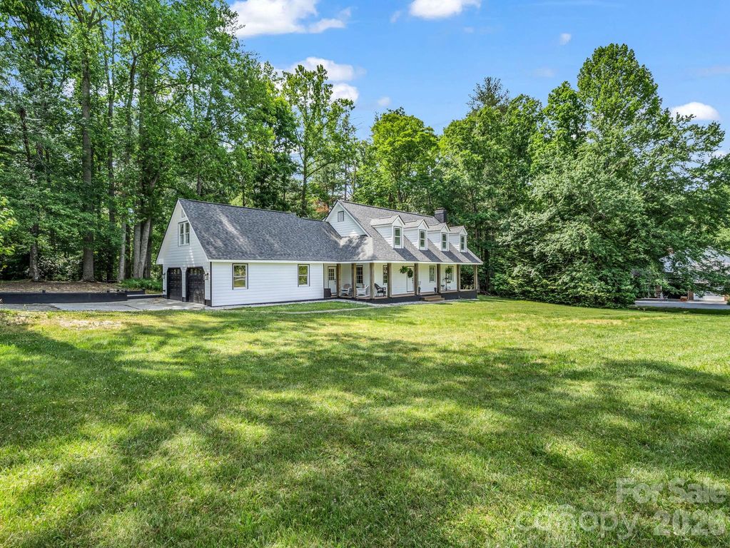 213 Raintree Drive, Hendersonville, NC 28791