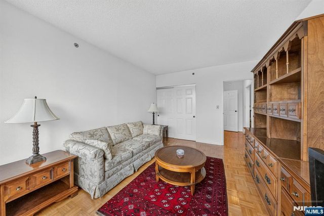 900 Palisade Avenue 3D, Fort Lee, NJ 07024