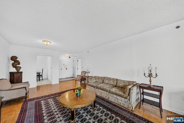 900 Palisade Avenue 3D, Fort Lee, NJ 07024