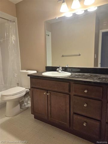 41728 Bedford Dr 150, Canton, MI 48187