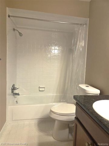 41728 Bedford Dr 150, Canton, MI 48187