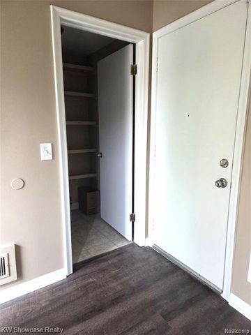41728 Bedford Dr 150, Canton, MI 48187