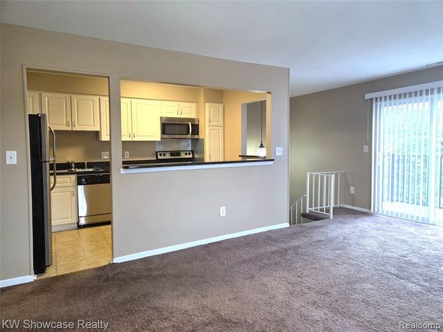 41728 Bedford Dr 150, Canton, MI 48187
