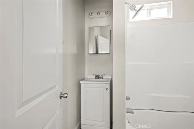 1438 E 20th Street, Los Angeles, CA 90011