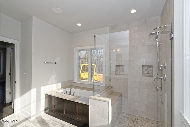 7 Mapleton Court, Clifton Park, NY 12065