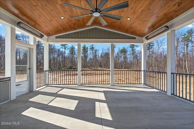 7 Mapleton Court, Clifton Park, NY 12065