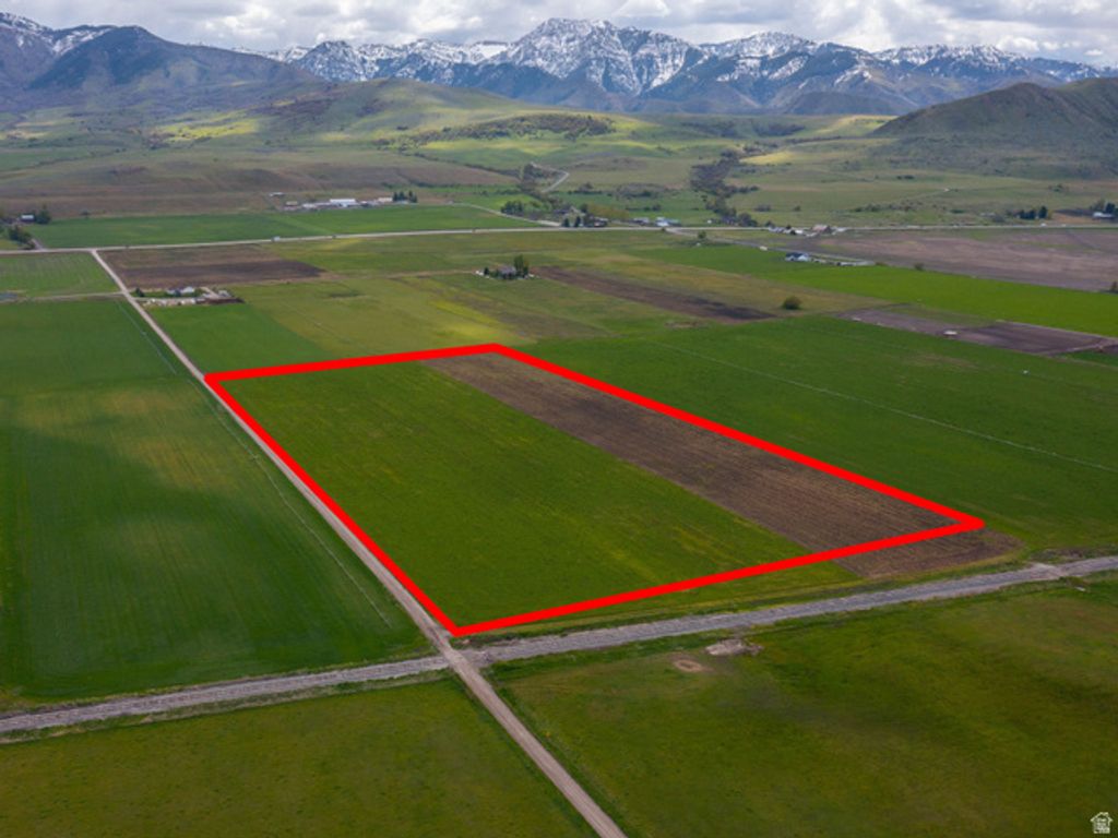 Image 4 of property listing at 800 E 9000 N, Richmond, UT 84333