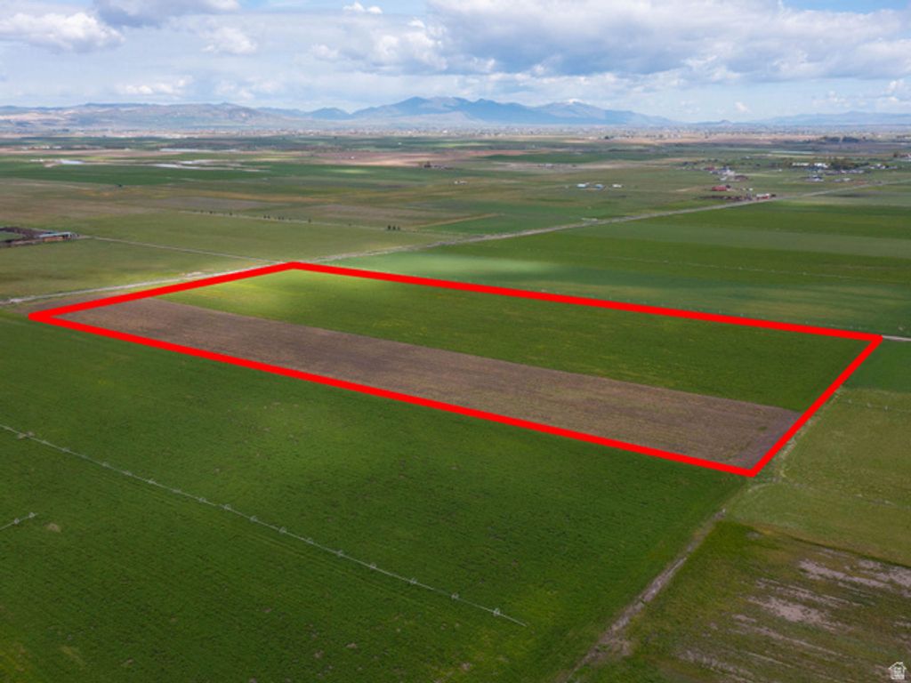 Image 7 of property listing at 800 E 9000 N, Richmond, UT 84333