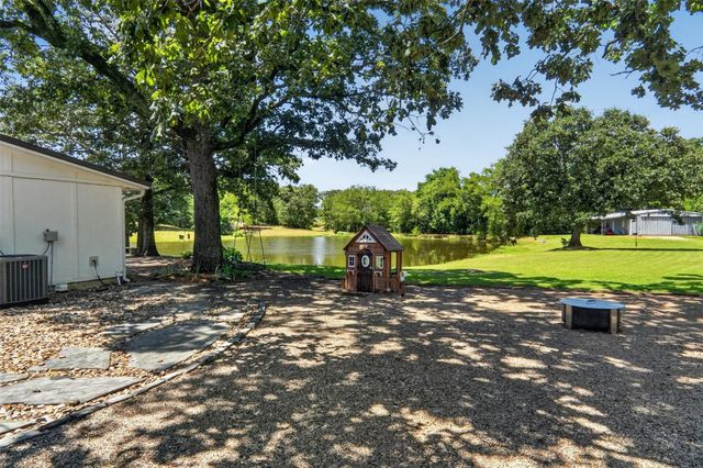 7837 Farm Road 2648, Paris, TX 75462
