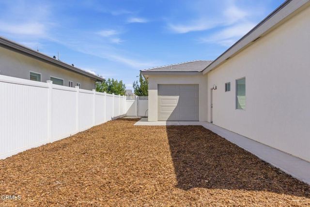 13529 Stonethwaite Lane, Bakersfield, CA 93311
