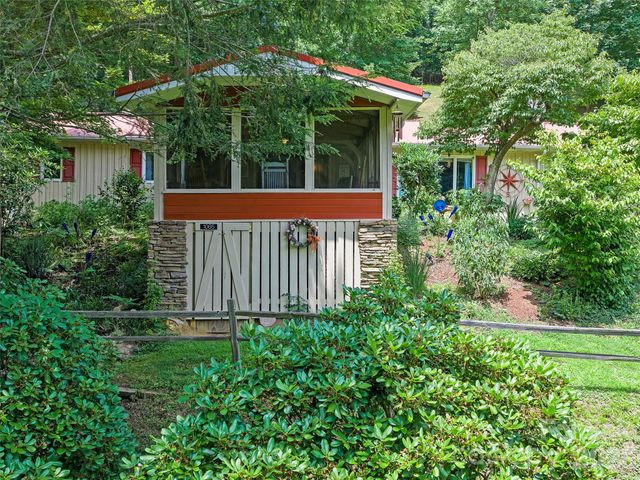 1065 Upper Pig Pen Road, Green Mountain, NC 28740