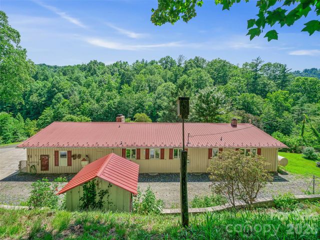 1065 Upper Pig Pen Road, Green Mountain, NC 28740