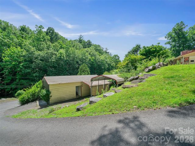 1065 Upper Pig Pen Road, Green Mountain, NC 28740