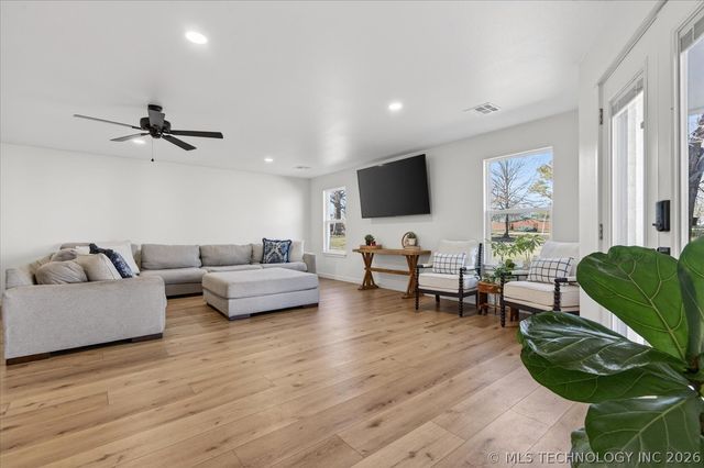 116 Carlyle Road, Bartlesville, OK 74003