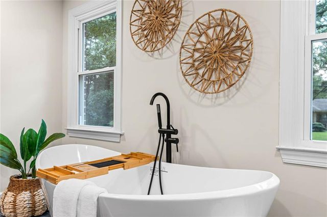 608 Thalia RD, Virginia Beach, VA 23452