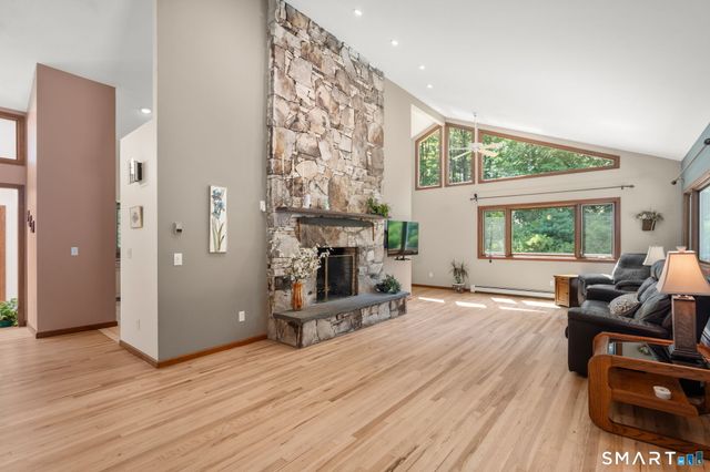 65 Cottage Street, Monroe, CT 06468