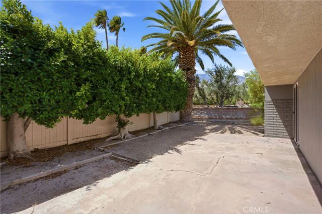1541 Sunflower Court South, Palm Springs, CA 92262