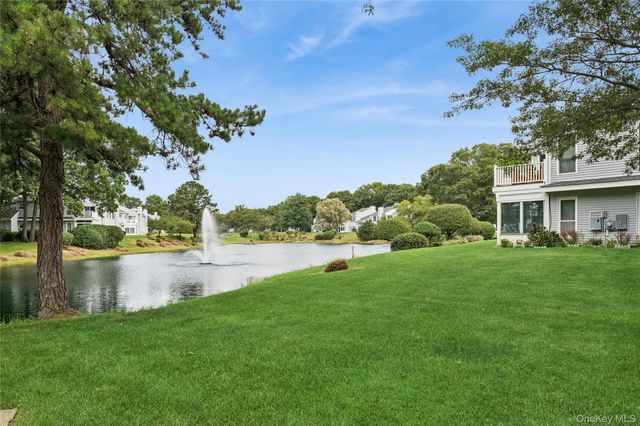 90 Hampton Vista Drive, Manorville, NY 11949
