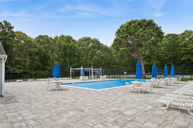 90 Hampton Vista Drive, Manorville, NY 11949