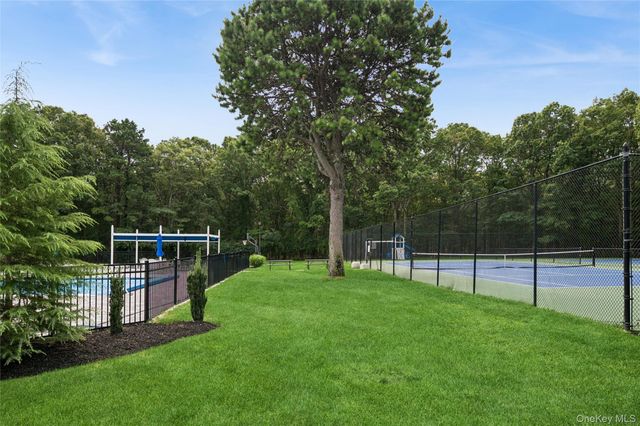 90 Hampton Vista Drive, Manorville, NY 11949
