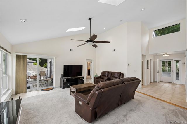 90 Hampton Vista Drive, Manorville, NY 11949