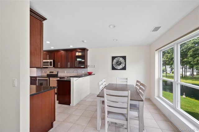 90 Hampton Vista Drive, Manorville, NY 11949