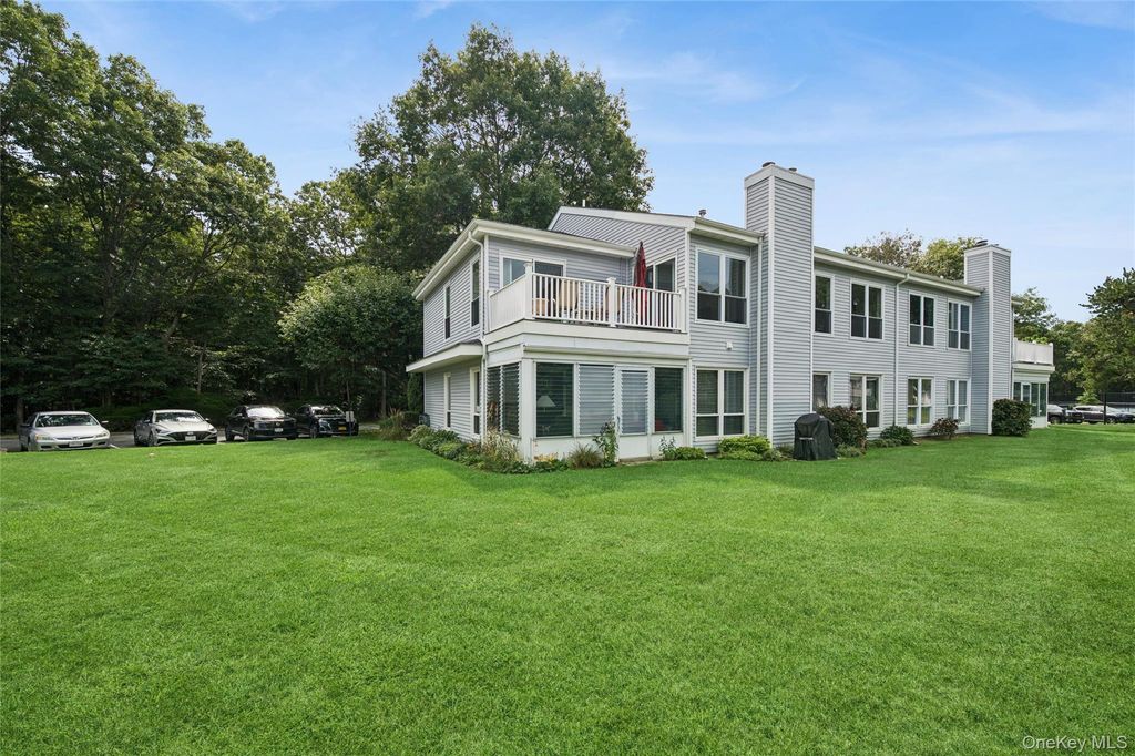 90 Hampton Vista Drive, Manorville, NY 11949