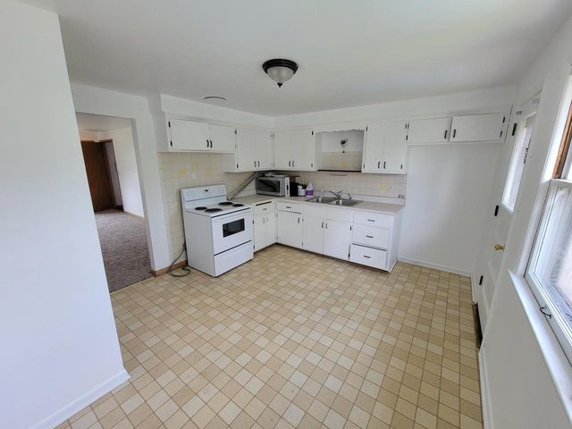 2053 W Warnimont AVENUE, Milwaukee, WI 53221