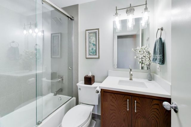 680 N GREEN Street 702, Chicago, IL 60642