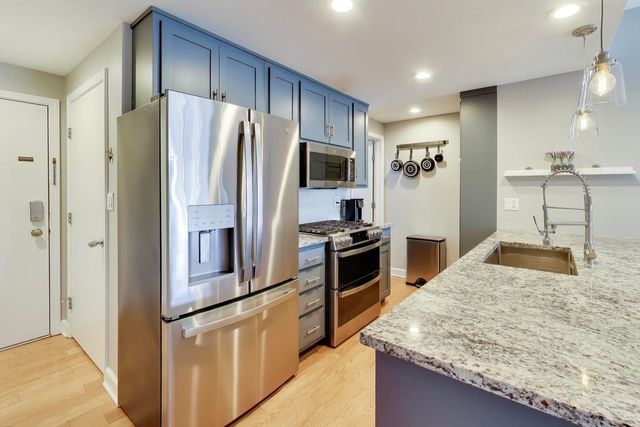 680 N GREEN Street 702, Chicago, IL 60642