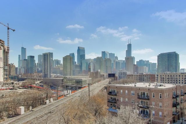 680 N GREEN Street 702, Chicago, IL 60642