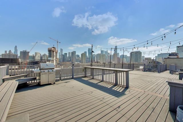 680 N GREEN Street 702, Chicago, IL 60642