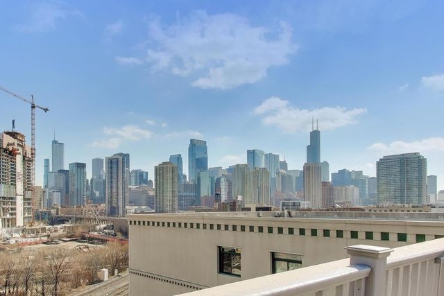 680 N GREEN Street 702, Chicago, IL 60642