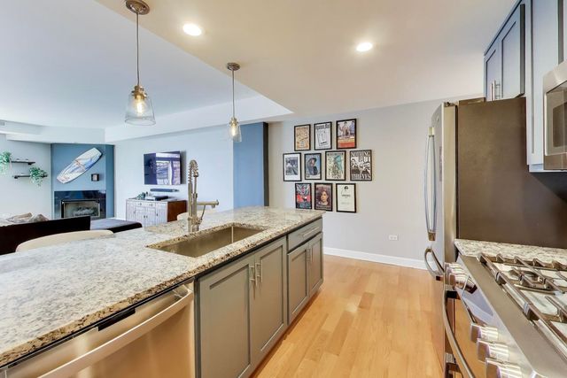 680 N GREEN Street 702, Chicago, IL 60642