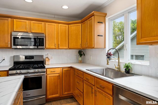 5926 W RIDGECREST Circle, Peoria, IL 61615