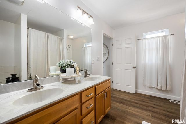 5926 W RIDGECREST Circle, Peoria, IL 61615