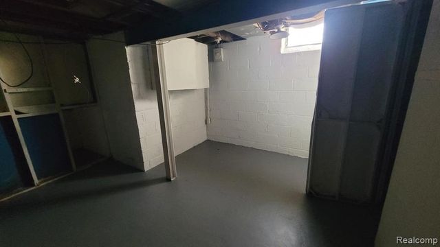 9215 Grandville Avenue, Detroit, MI 48228