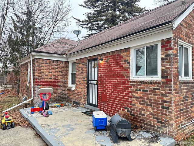 9215 Grandville Avenue, Detroit, MI 48228