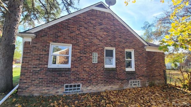 9215 Grandville Avenue, Detroit, MI 48228