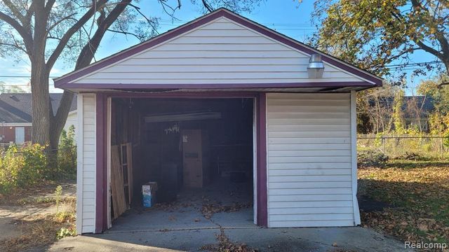 9215 Grandville Avenue, Detroit, MI 48228