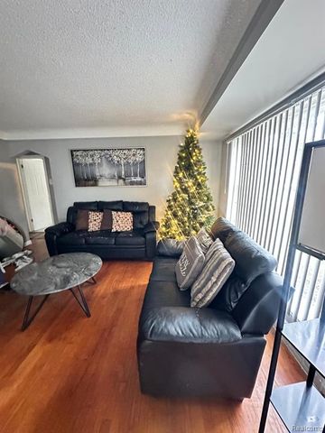 9215 Grandville Avenue, Detroit, MI 48228
