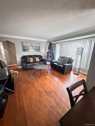 9215 Grandville Avenue, Detroit, MI 48228