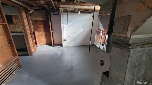 9215 Grandville Avenue, Detroit, MI 48228