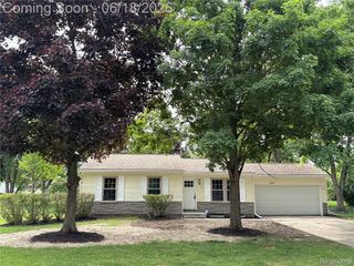 23658 Valley Starr, Novi, MI 48375