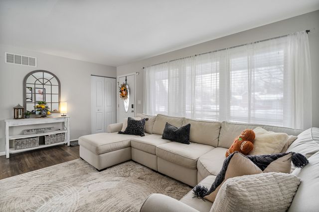 224 Kedvale Court, Bolingbrook, IL 60440