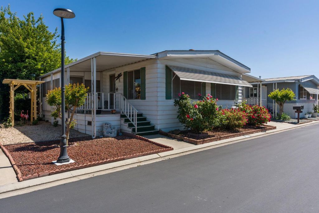 Image 3 of property listing at 3812 Maui Terrance, Modesto, CA 95355