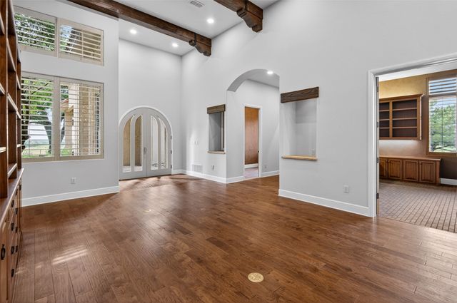 701 W Walcott Street, Pilot Point, TX 76258